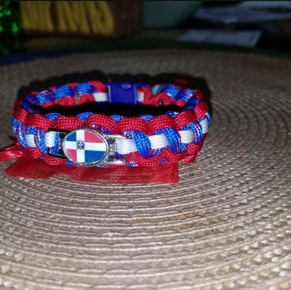 🇩🇴NWOT ... 🇩🇴 Dominican Republic ( DR)🇩🇴 Paracord Bracelets - Picture 2 of 3